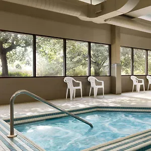 Travelodge By Wyndham East Toronto